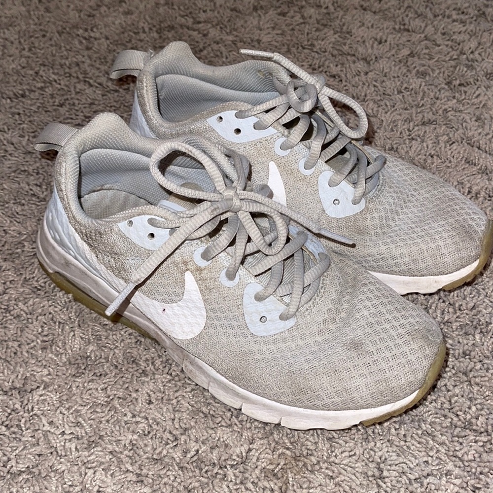 nike tennis shoes